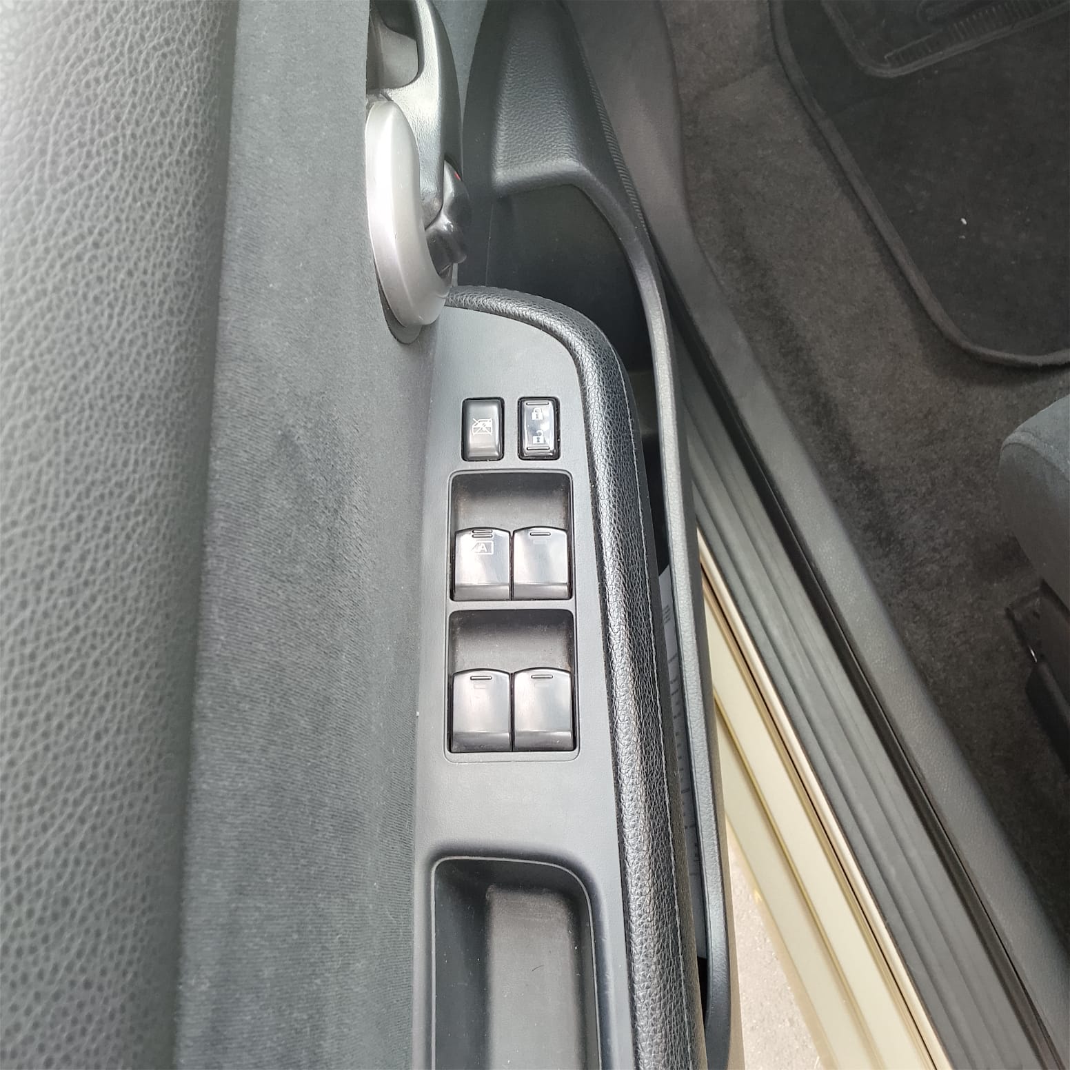 NISSAN THIDA 2011 - Imagen 11