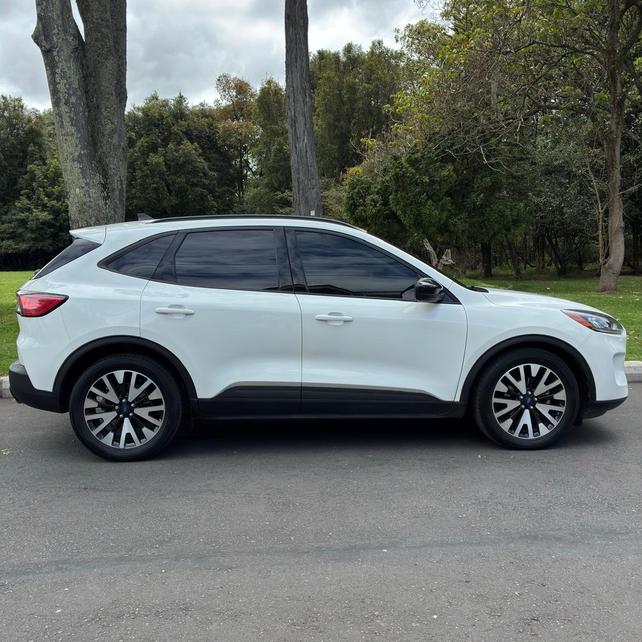 FORD ESCAPE SE HEV 2020 HÍBRIDA - Imagen 17