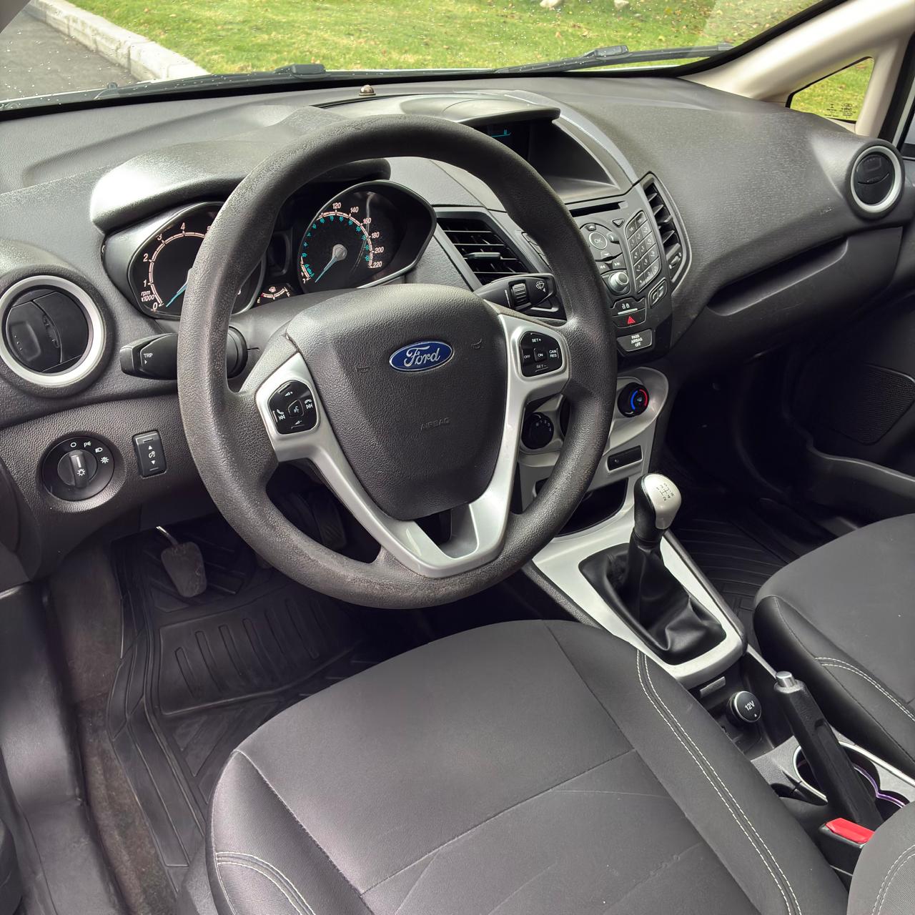 FORD FIESTA SE 2017 MECÁNICO 1.6 - Imagen 4
